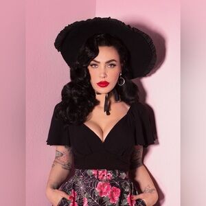 Vixen Babydoll Crop Top in Black